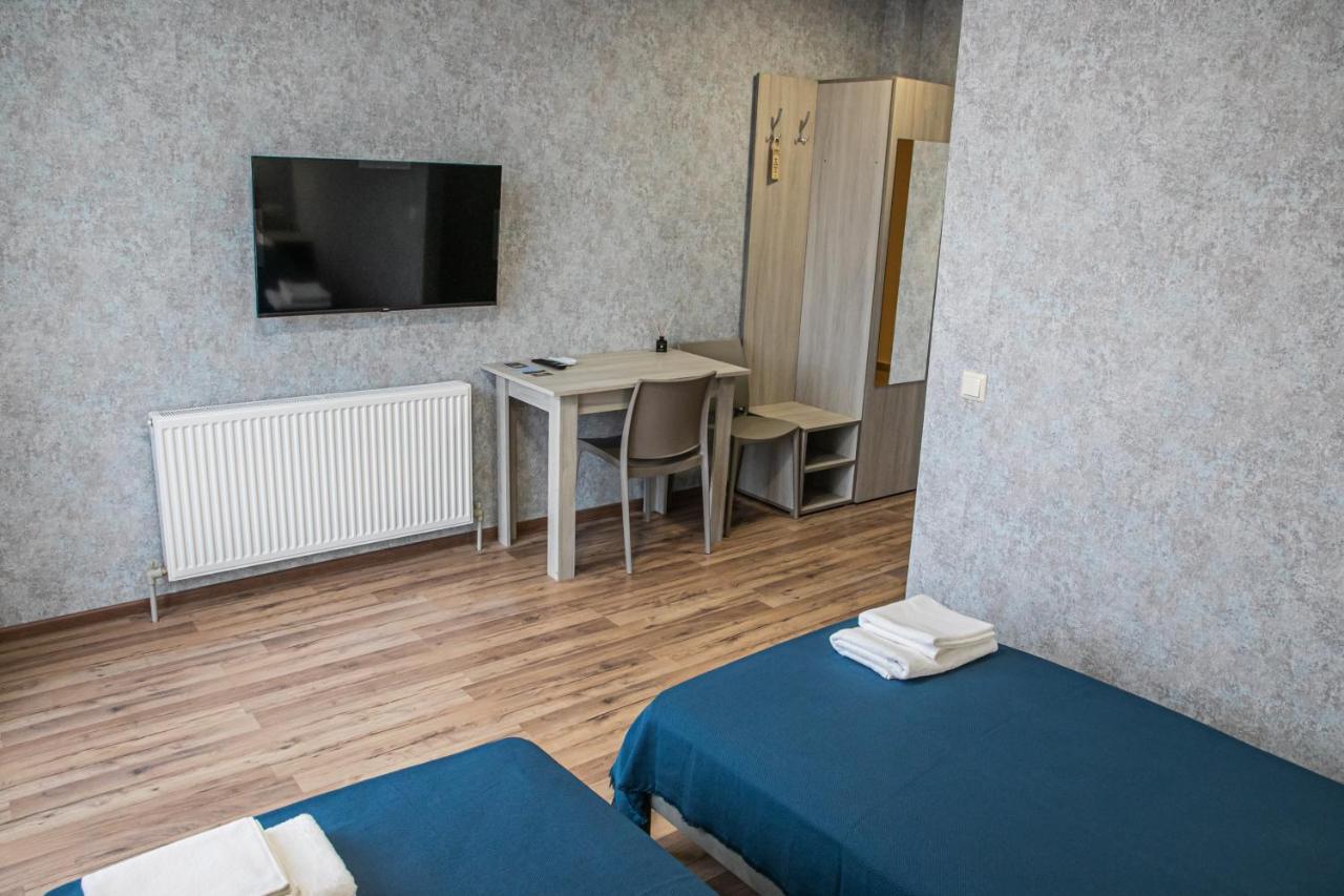 Alina Hotel & Hostel Uzhhorod Exterior photo