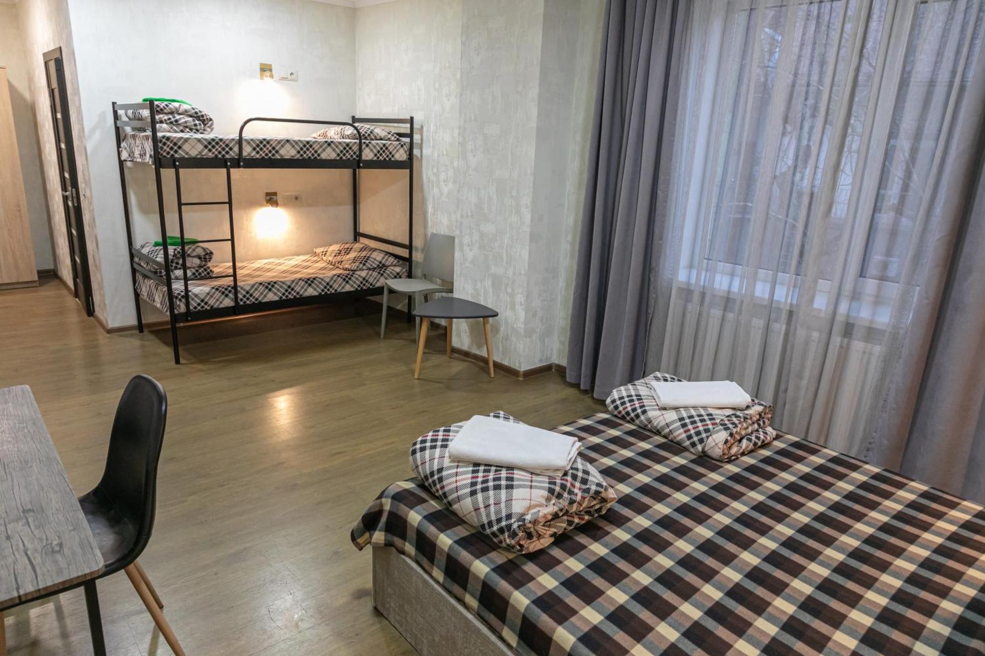 Alina Hotel & Hostel Uzhhorod Exterior photo