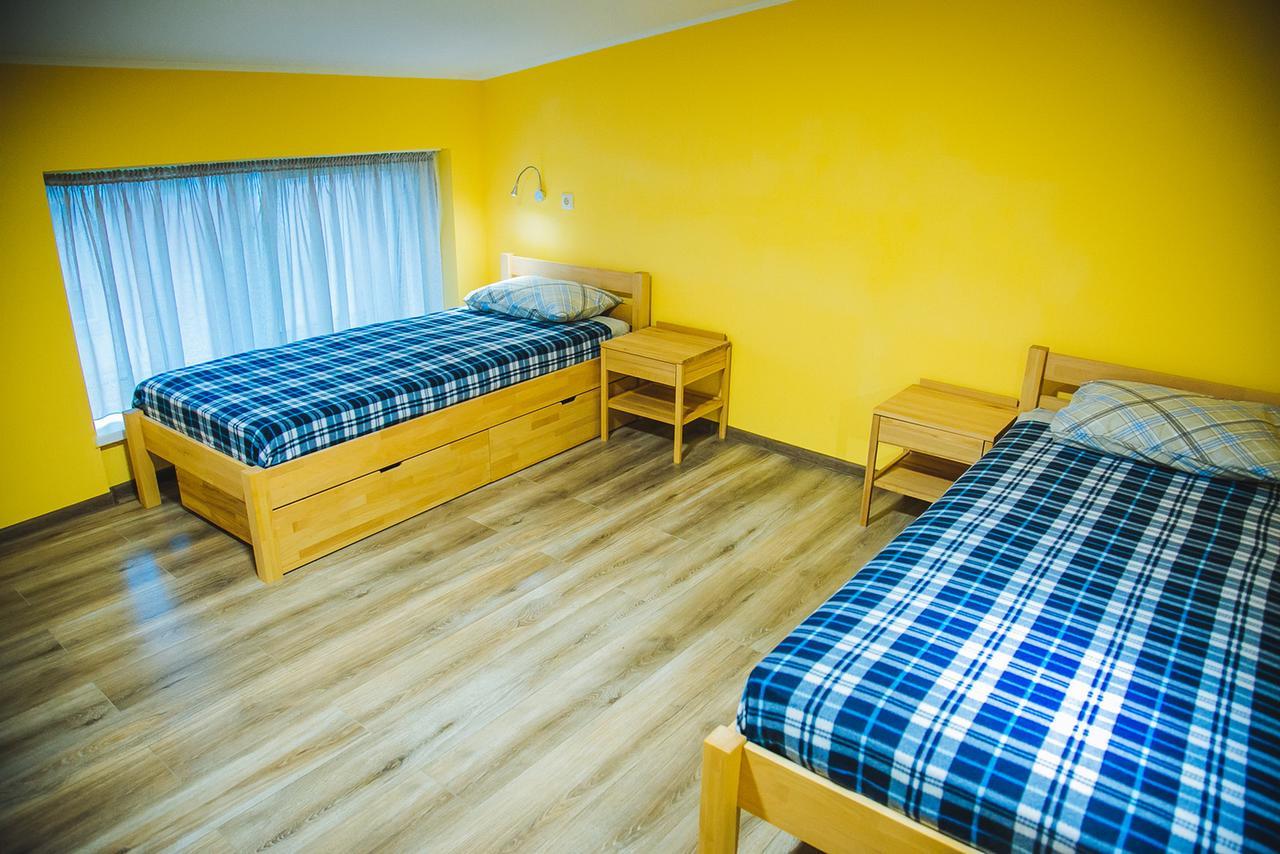 Alina Hotel & Hostel Uzhhorod Exterior photo